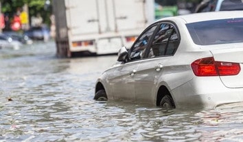 What to do if trapped in your car during floods floods - 3 lifesaving steps